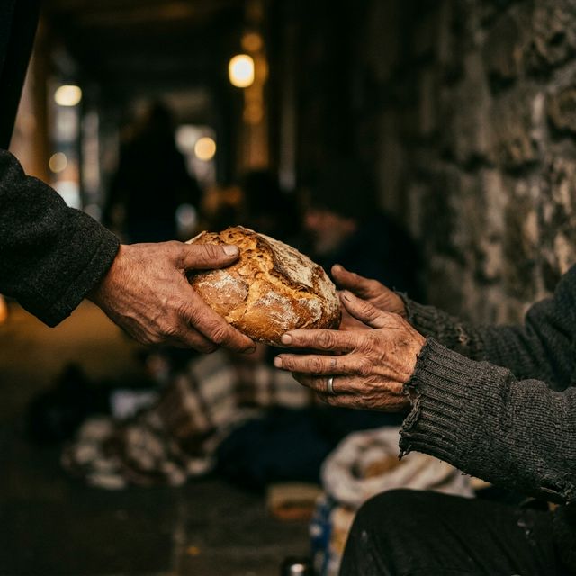 Ajudando os necessitados